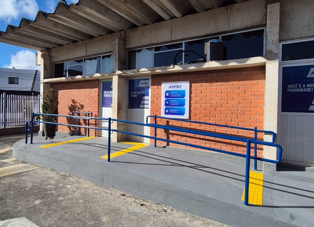 ASSEC realiza a construção da rampa de acessibilidade